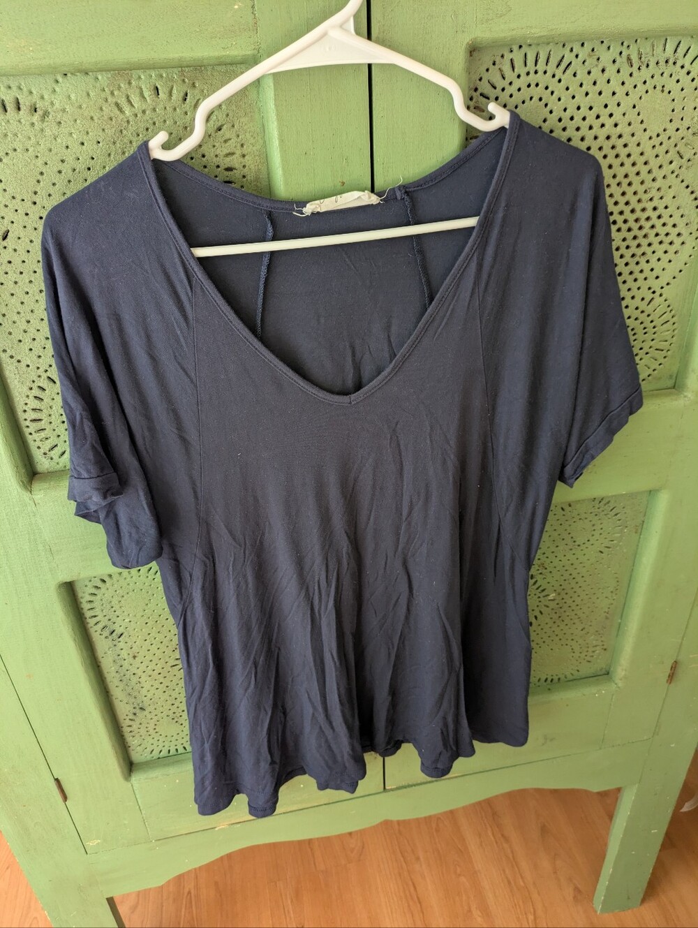 Carly Jean Los Angeles Women's V-Neck Short Sleeve Top - Navy